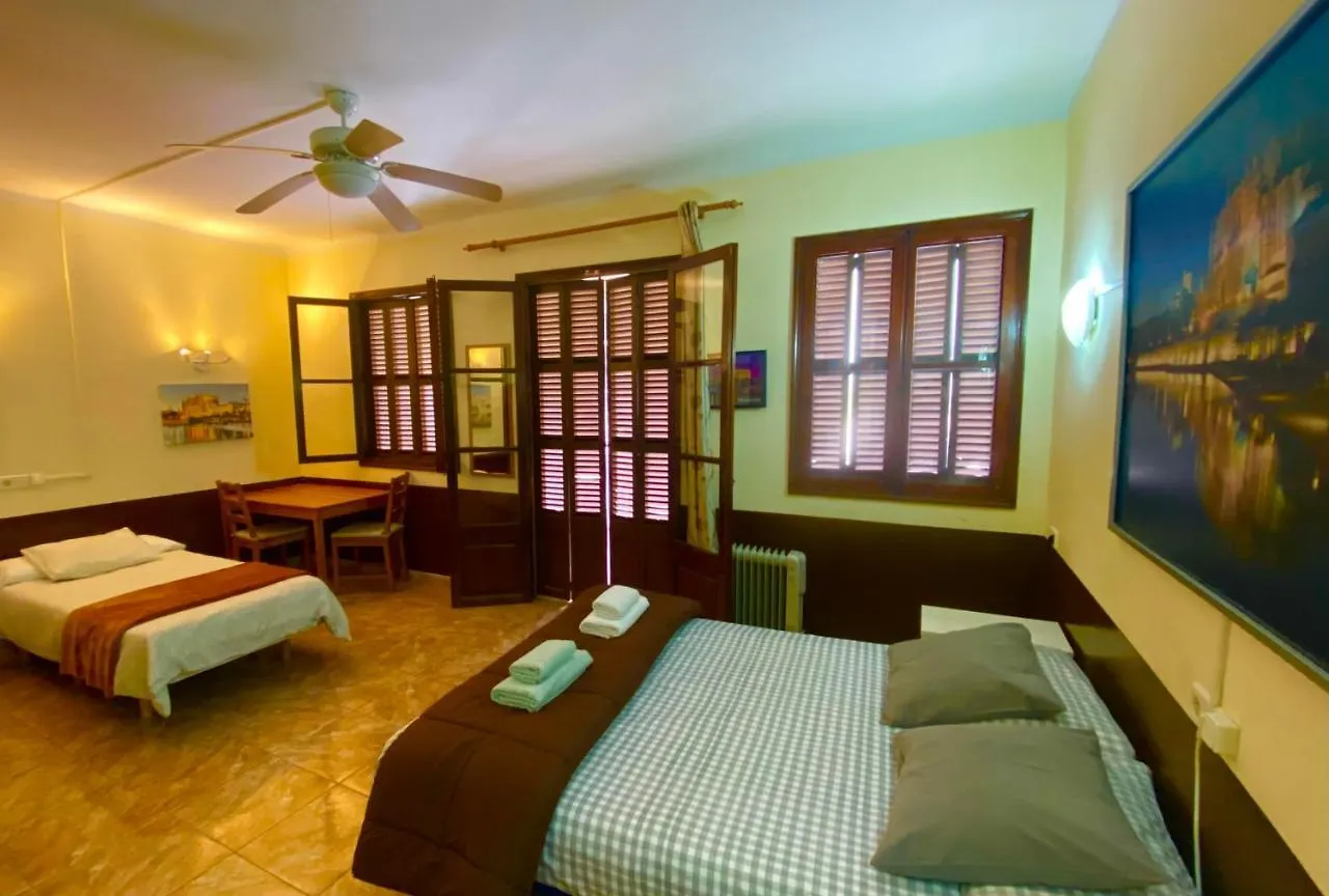 Guest house Hostal Atlanta El Arenal